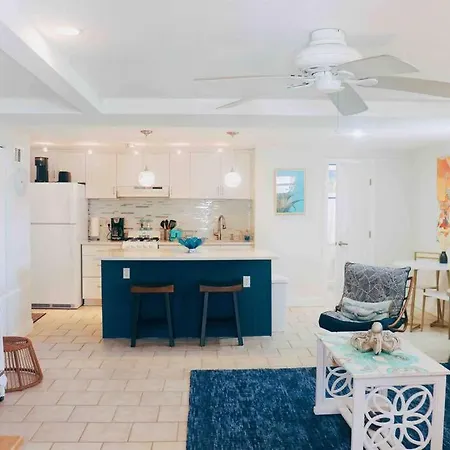 Lala'S Beach House, Two!